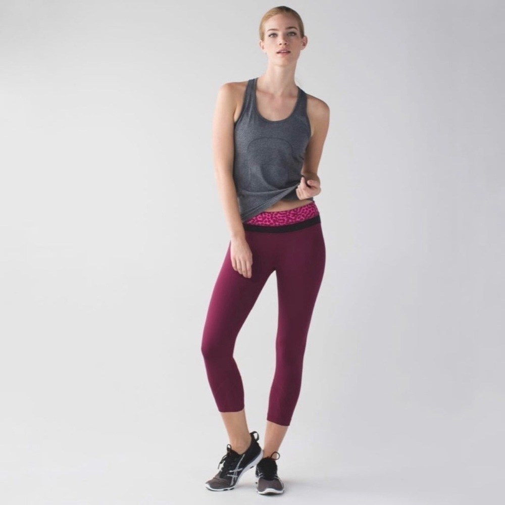 Lululemon Inspire Crop II Ace Spot Jewelled Magenta Dashing Purple‎